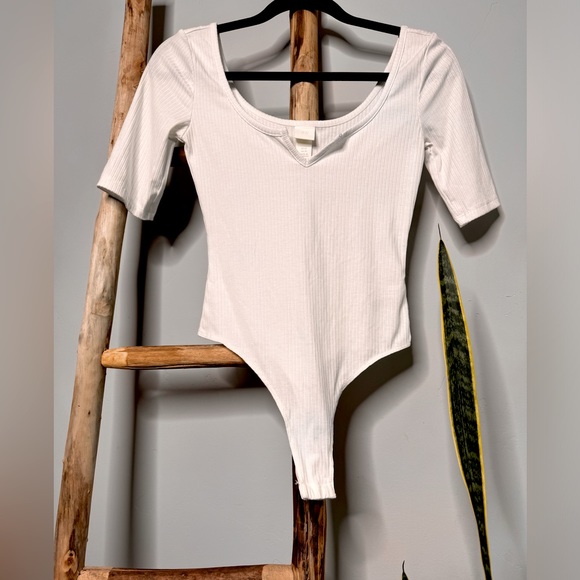 H&M Ribbed V-Neck Bodysuit - Picture 6 of 11